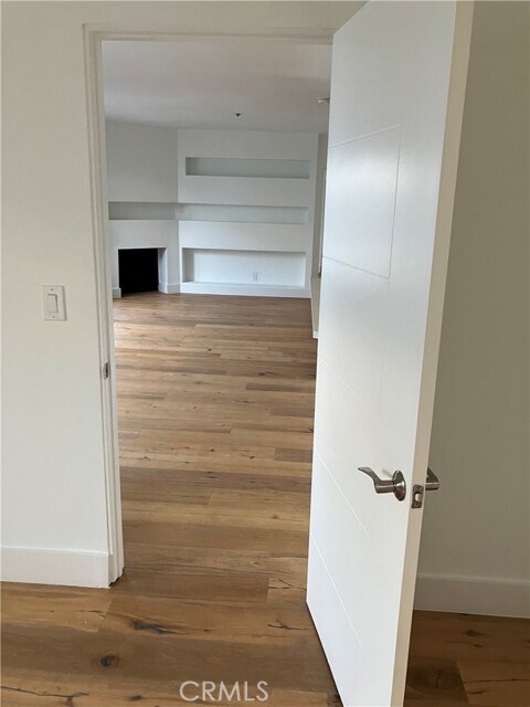 Building Photo - 8811 Burton Way