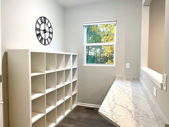 Building Photo - 2835 Dillon Dr