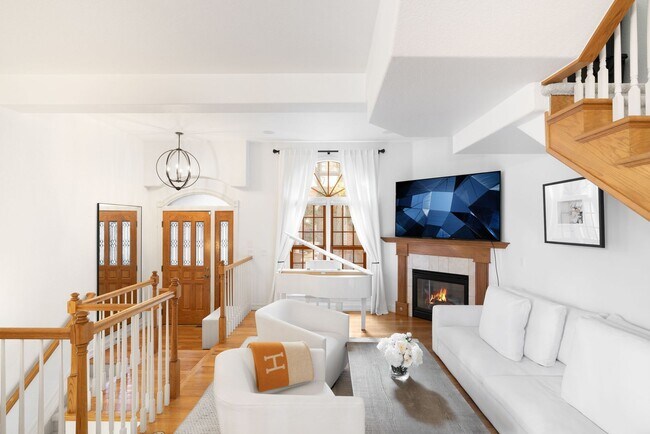 Building Photo - Cherry Creek Townhome - 3 Bed, 3 Bath, 2 Car Attached Garage