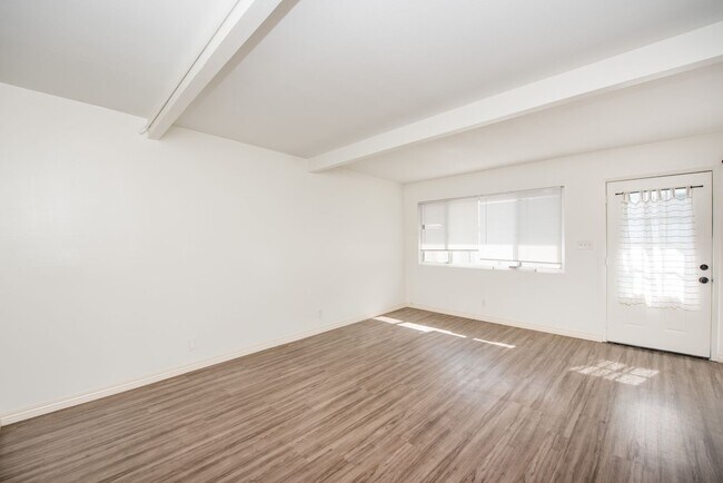 Building Photo - CALIFORNIA/LINCOLN