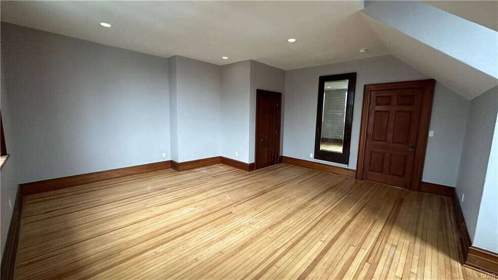 Building Photo - 214 Spring Garden St