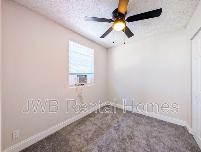 Building Photo - 1530 W 21st St