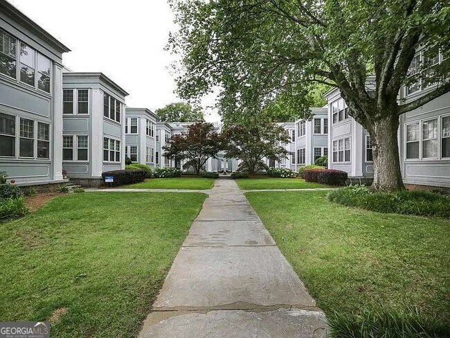 Building Photo - 435 10th St NE