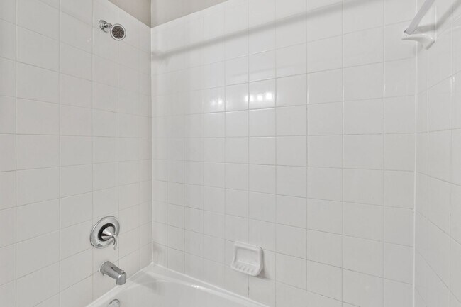 Building Photo - 4/2.5 Town Home w/ Loft and Office in Harr...