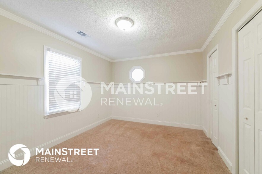 Building Photo - 2699 Douglas Ct