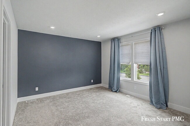 Building Photo - 3-Bed with 2.5 Baths in Rockford's Serene Setting with Fenced in Yard