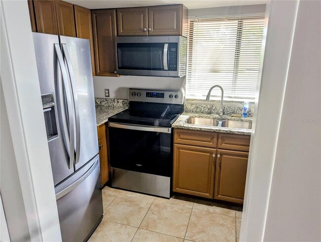 Building Photo - 2424 W Tampa Bay Blvd