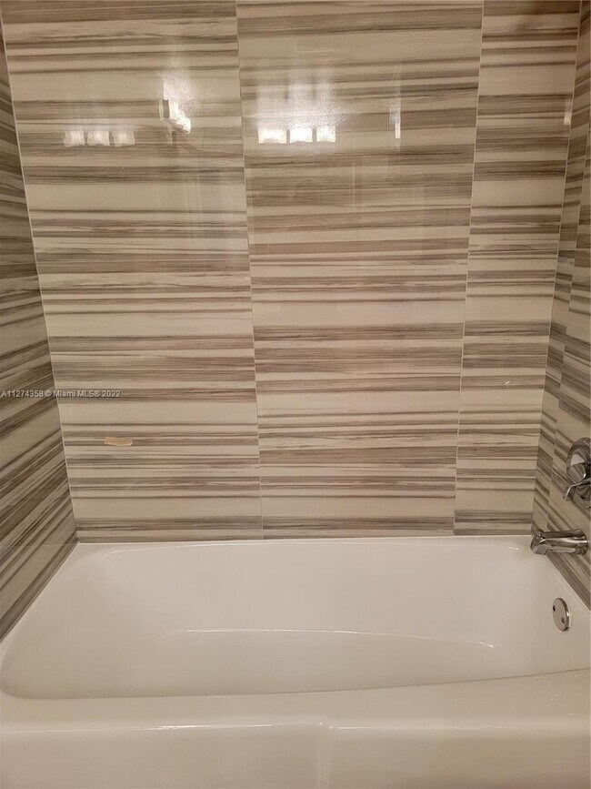 Building Photo - 1351 NE 191st St