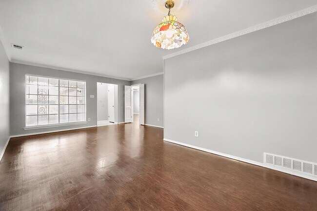 Building Photo - 8351 Lullwater Dr
