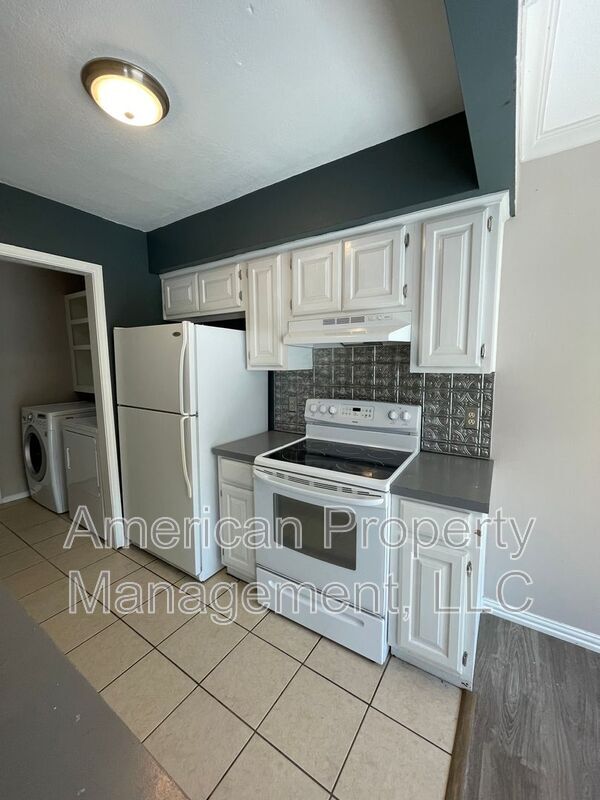 Building Photo - 1802 W 62nd St