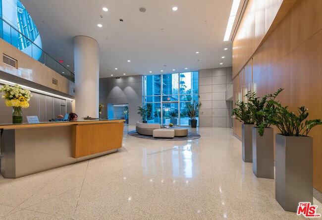 Building Photo - 13600 Marina Pointe Dr