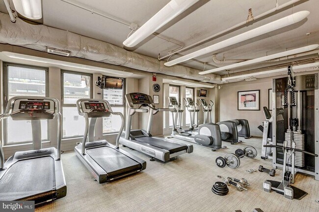 Building Photo - 777 7th St NW