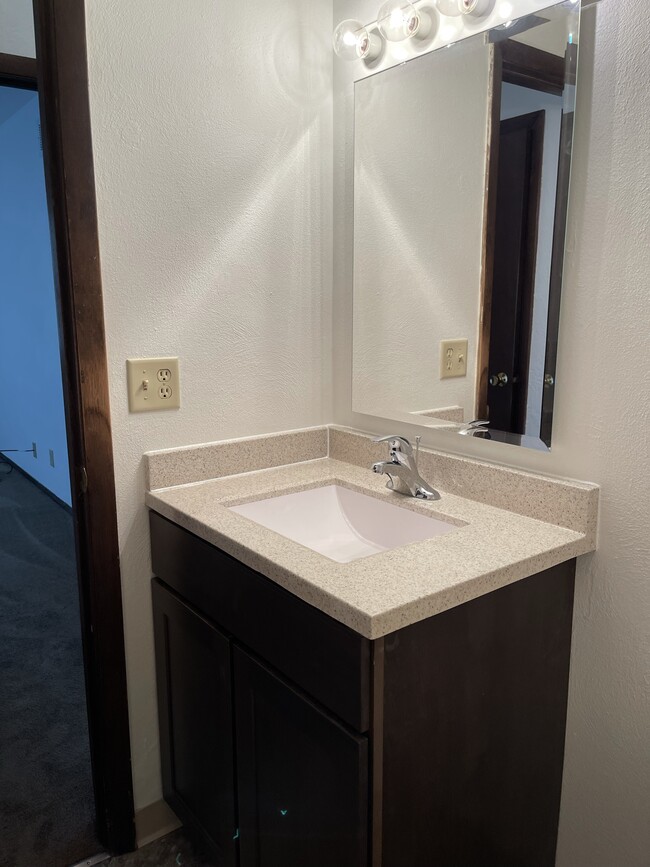 Building Photo - 2205 Stoneybrook Rd