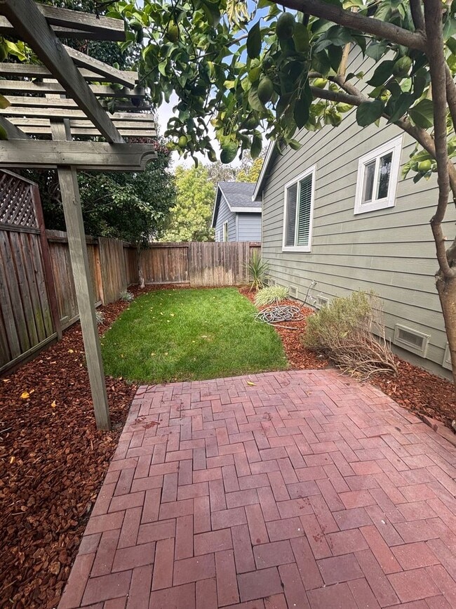 Building Photo - * Move In Special!! $500 off First Month's Rent!!**  Single level 3 bedroom 2 bathroom home in Wi...