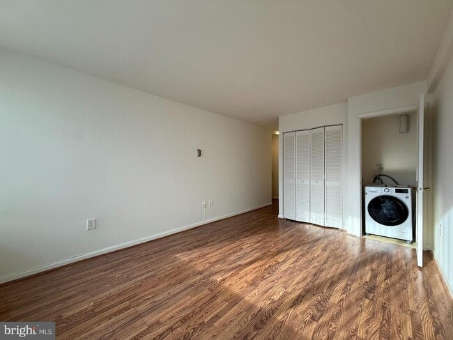 Building Photo - 5565 Columbia Pike