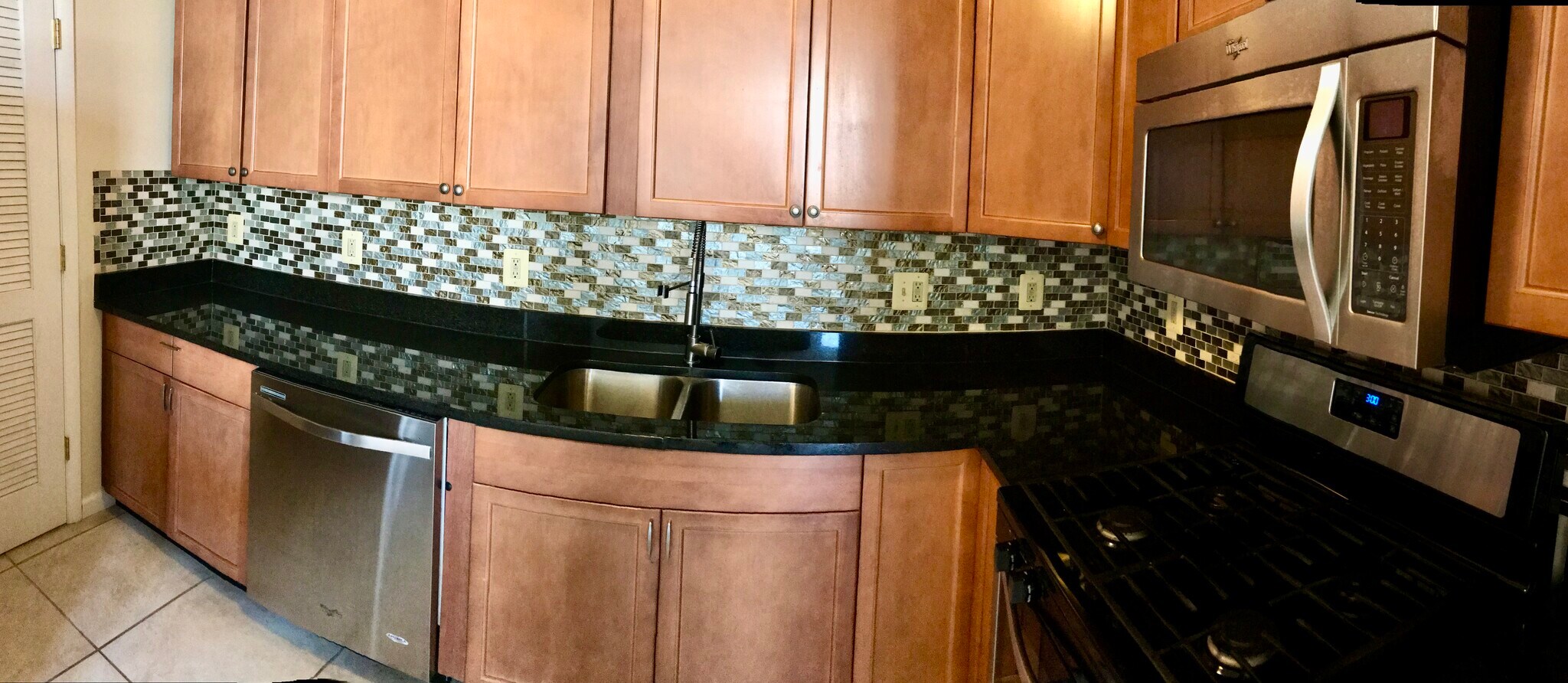 Building Photo - 526 St Paul St