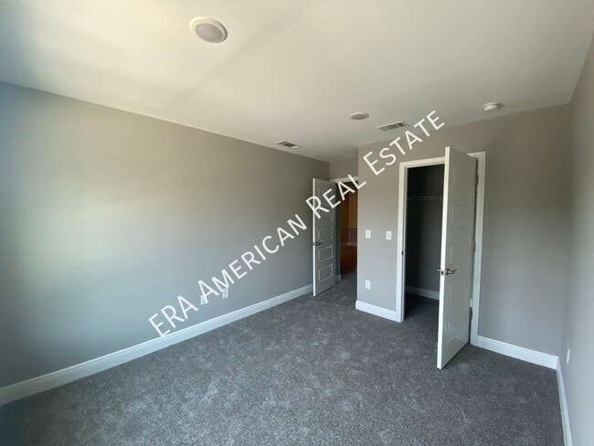 Building Photo - 987 Skylark Rd