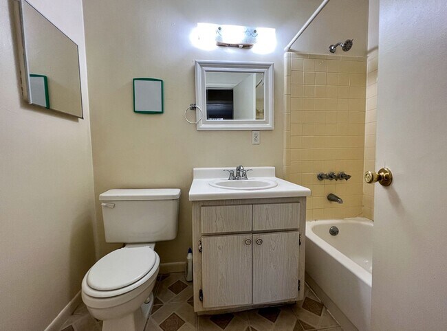 Building Photo - 3BR/2BA House in NW Gainesville  Available Mid-March