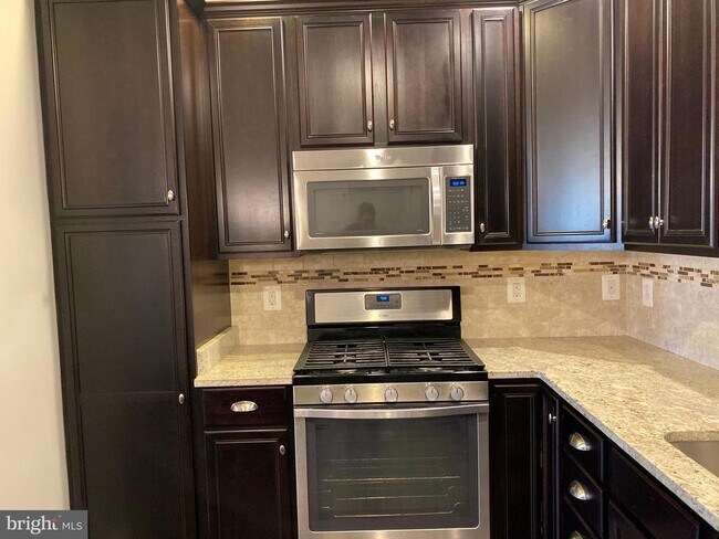 Building Photo - 43075 Thoroughfare Gap Terrace