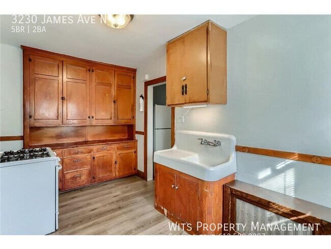 Building Photo - Great 5 BR / 1 BA side by side duplex unit