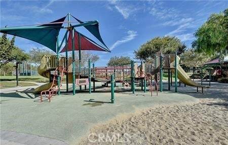 Building Photo - 3 Amesbury Ct