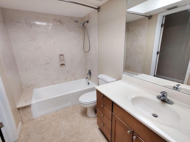 Building Photo - 615 Fox Valley Dr