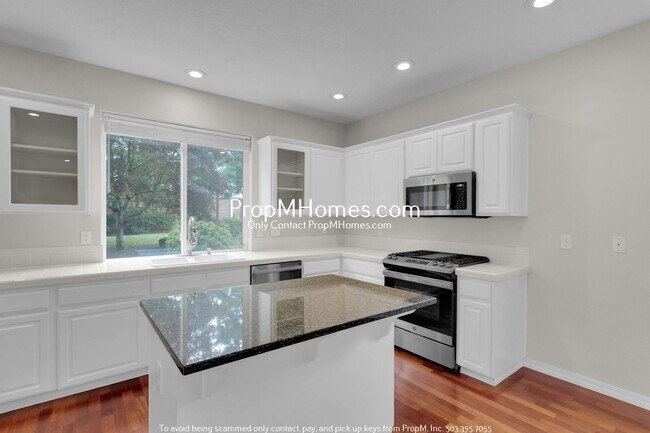 Building Photo - Three-Bedroom Loft-Style Home near Progress Ridge in Beaverton!