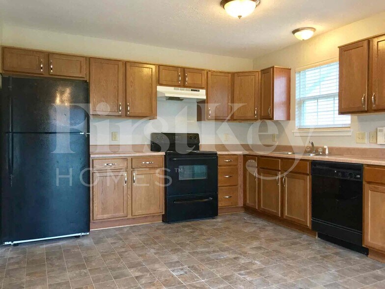 Building Photo - 11521 Stoeppelwerth Dr