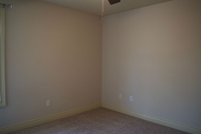 Building Photo - Marvelous 3 Bedroom House In Mill Creek Ma...
