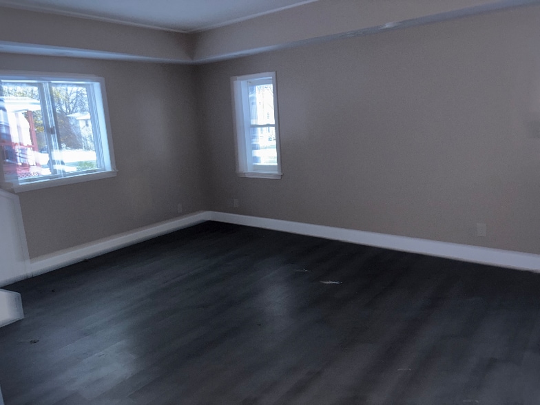 Building Photo - 2335 Maple Ave