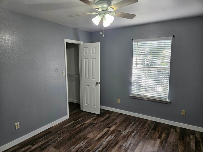 Building Photo - 1332 Ocala Rd