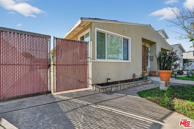 Building Photo - 4055 Moore St