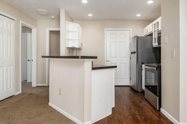 Building Photo - 5066 Stratford Pine Ln