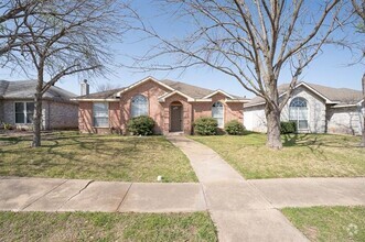 Building Photo - 2839 St Martin Dr