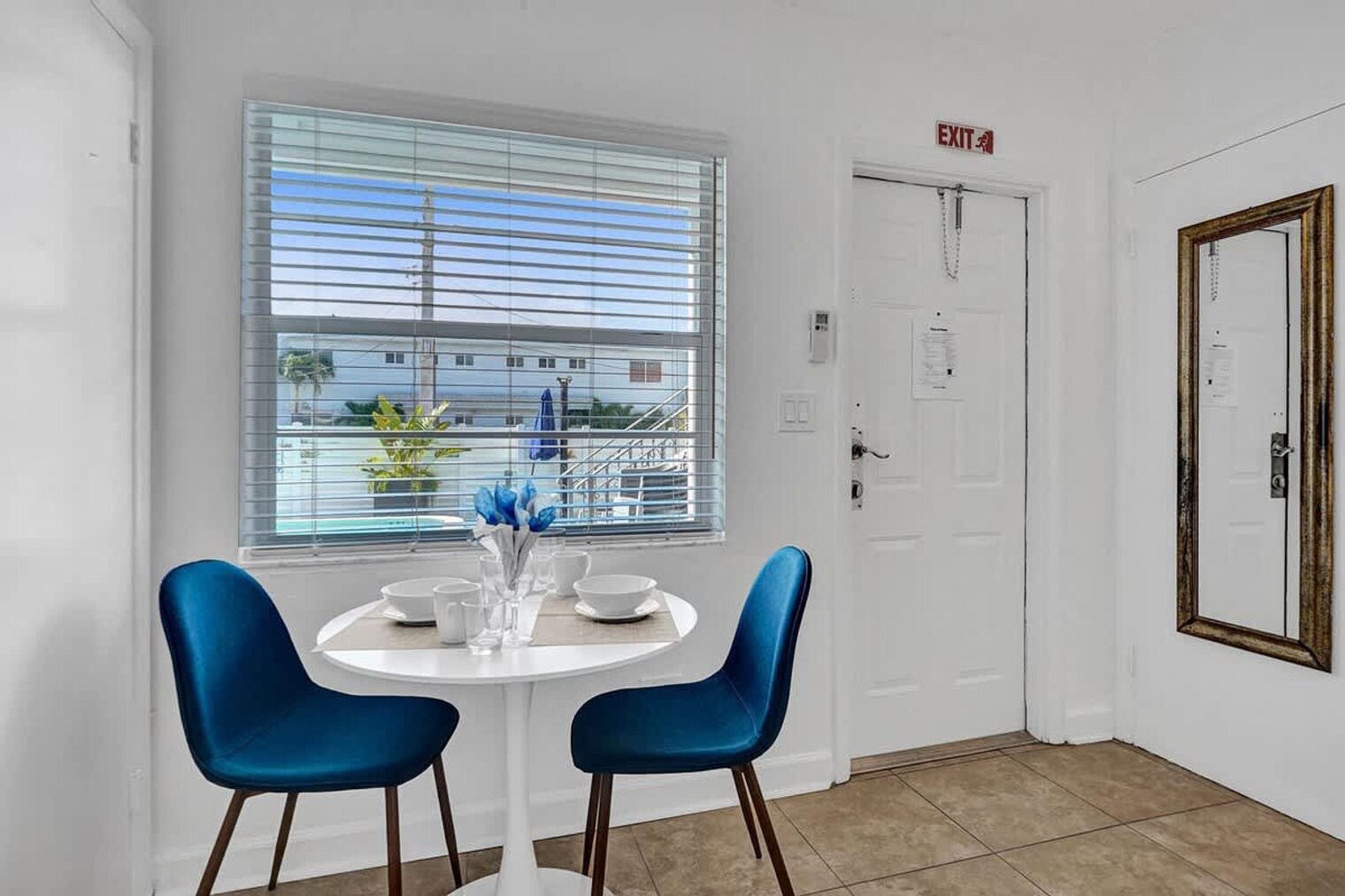 Building Photo - 335 Desoto St