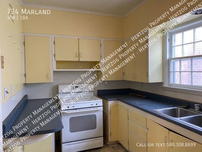 Building Photo - 734 Marland-