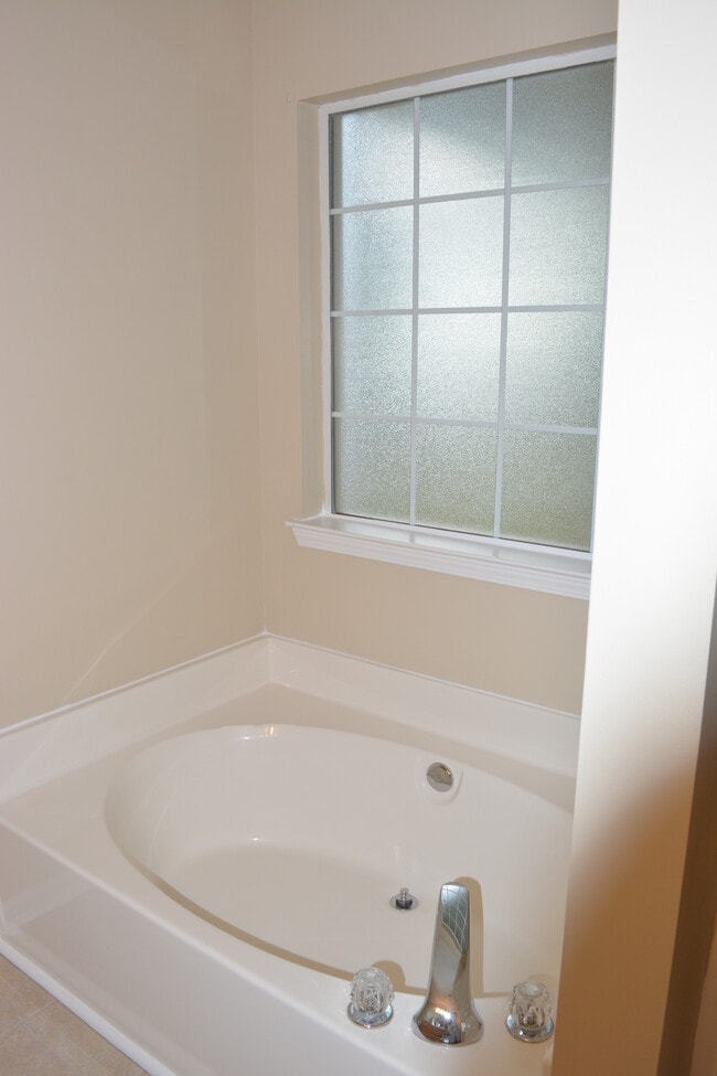 Building Photo - 204 Tyson Glen Dr