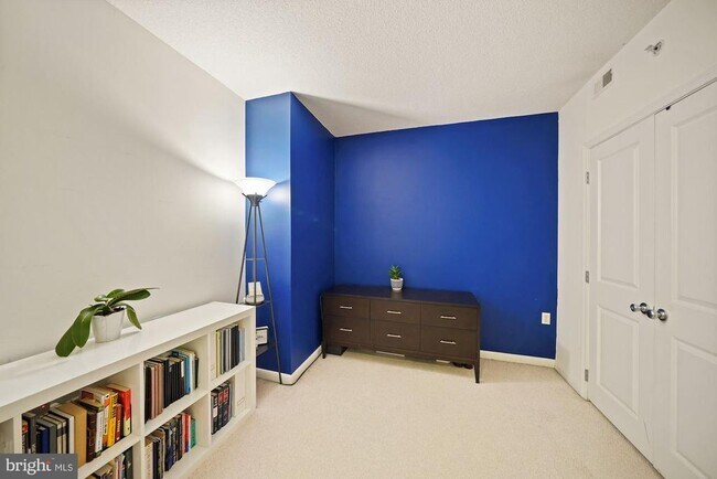 Building Photo - 851 N Glebe Rd