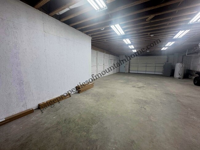 Building Photo - 133 CR 606