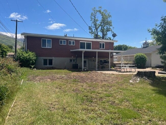 Building Photo - Kaysville 4 Bedroom, 2.5 Baths, big 2 car ...
