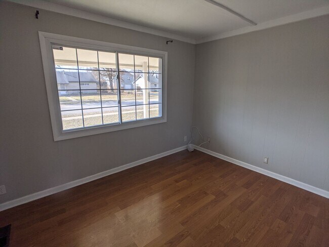 Building Photo - Spacious 3 bed 2 bath in Greenwood!