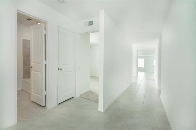 Building Photo - 2905 Kings Table Ct