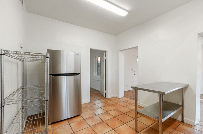 Building Photo - 1030 N Tucson Blvd