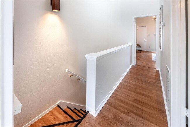 Building Photo - 7122 Wood Hollow Dr