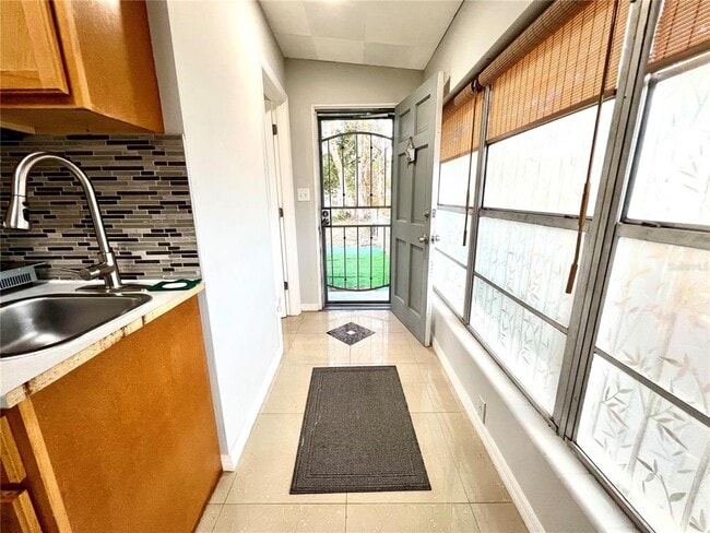 Building Photo - 947 Pinedale Ave