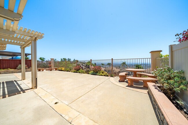 Building Photo - 2283 Rock View Glen