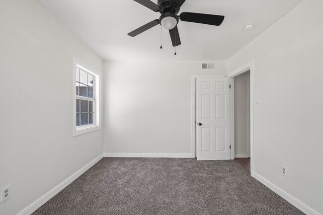 Building Photo - Large & Updated Home, Minutes from Texas Tech