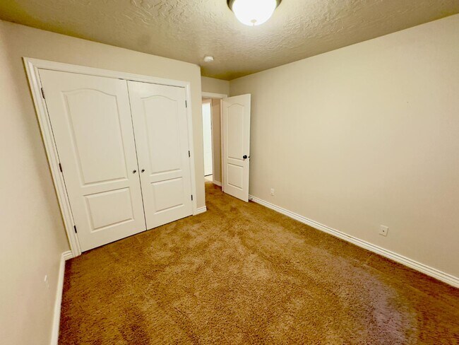 Building Photo - 207 S 50 W