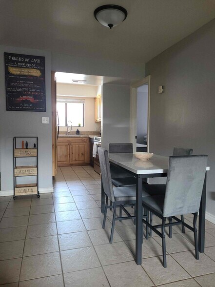 Building Photo - 3200 S Litzler Dr