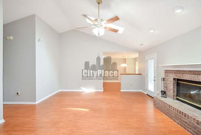 Building Photo - 740 Sweet Creek Dr